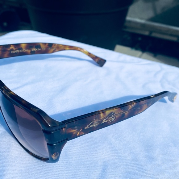 Louis Vuitton Limited HUNTINGTON Sunglasses. - Picture 3 of 7